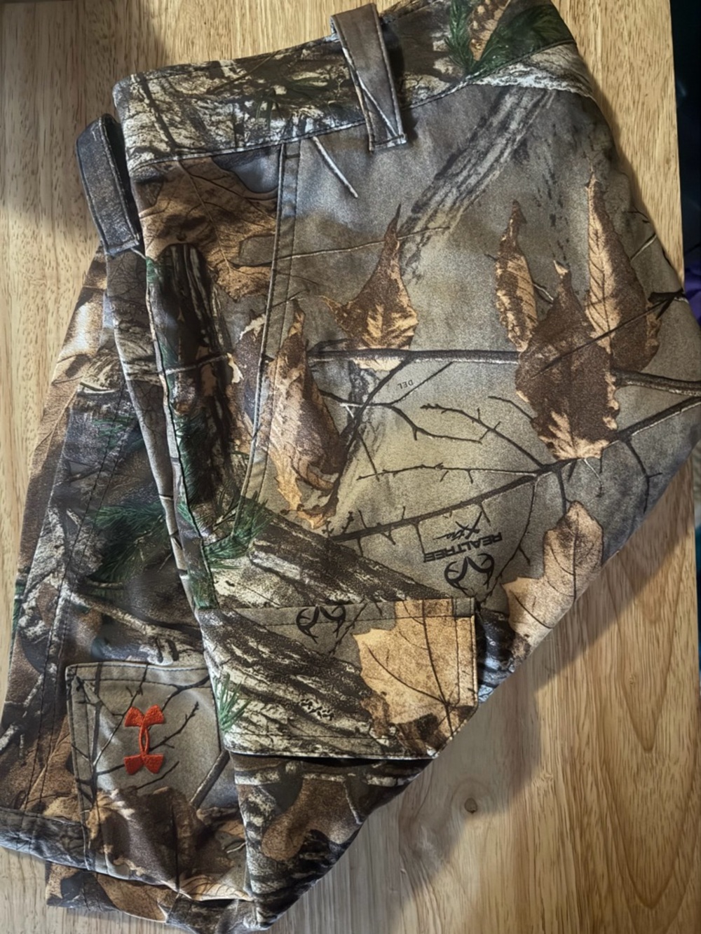 Under Armour Heat Gear Realtree Camo Loose Fit Shorts With Snap Pockets NWOT - Picture 5 of 5
